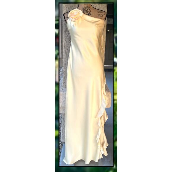 Petal & Pup Butter Yellow Aila with Rosette on One Shoulder Dress Size L - Picture 2 of 13